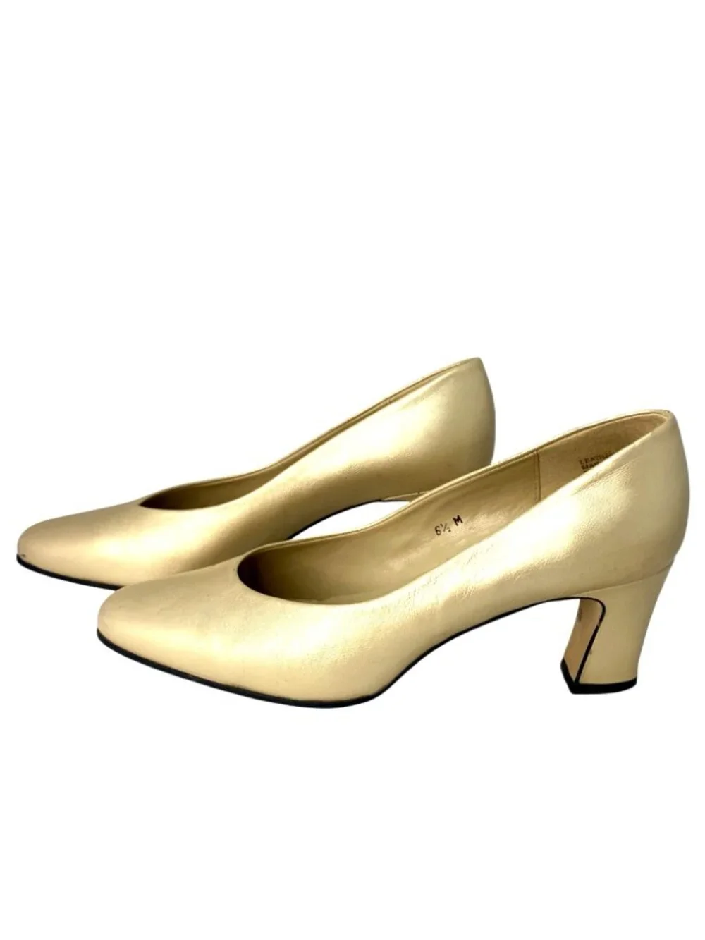 Etienne Aigner these sophisticated